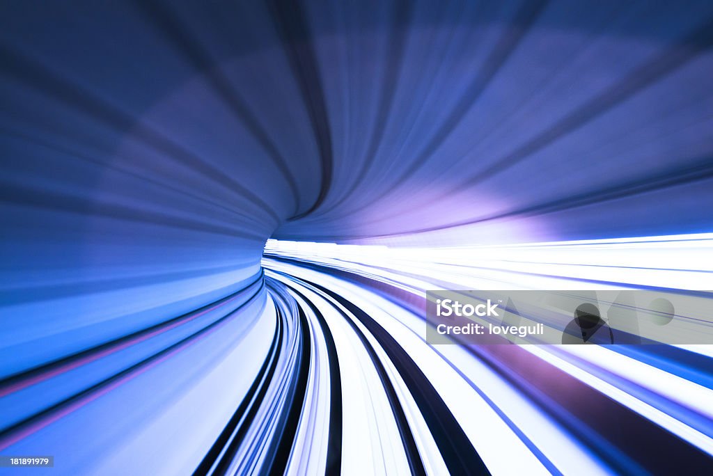 Treno veloce attraverso tunnel - Foto stock royalty-free di Affari