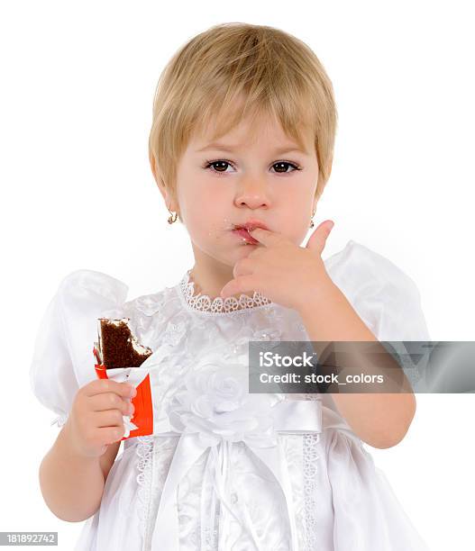Menina Comer O Chocolate - Fotografias de stock e mais imagens de 2-3 Anos - 2-3 Anos, Beleza, Branco