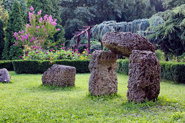 istock Garden and Stones looking like Stonehenge 181892821