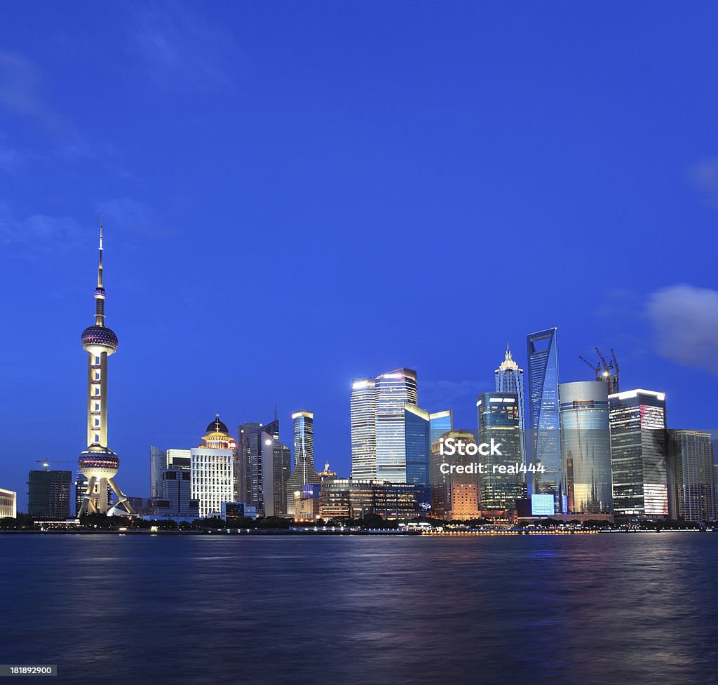Szanghaj Pudong noc widok - Zbiór zdjęć royalty-free (Architektura)