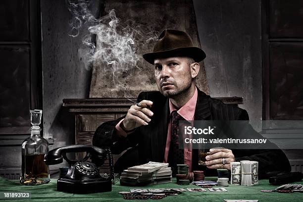 Póquer Foto de stock y más banco de imágenes de Gánster - Gánster, Mafia, Crimen organizado