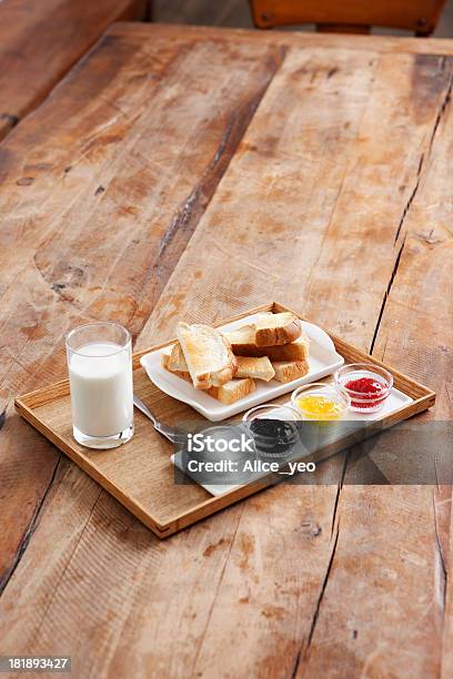Prima Colazione Con Toast Marmellate Latte - Fotografie stock e altre immagini di Arancia - Arancia, Arancione, Beige