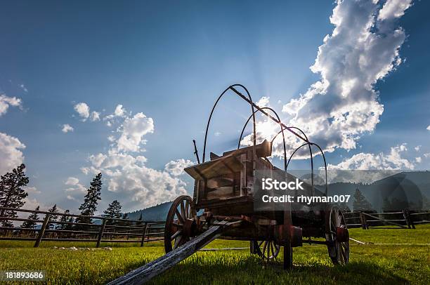 Carroça Coberta - Fotografias de stock e mais imagens de Acabado - Acabado, Antigo, Antiguidade