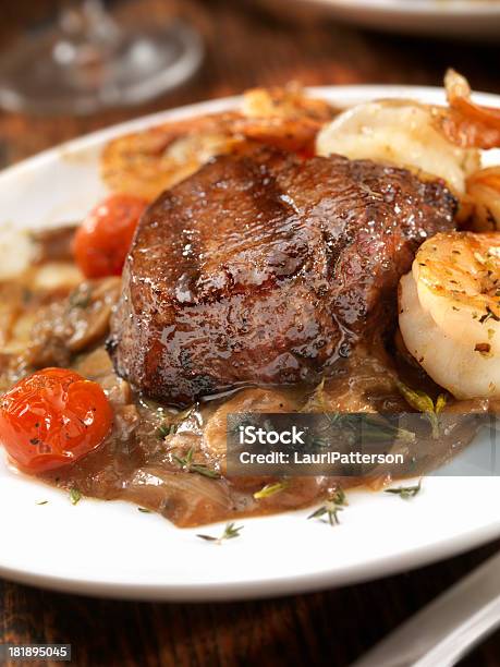 Carne De Bife De Filete De Lombo - Fotografias de stock e mais imagens de Alecrim - Alecrim, Alho, Assado