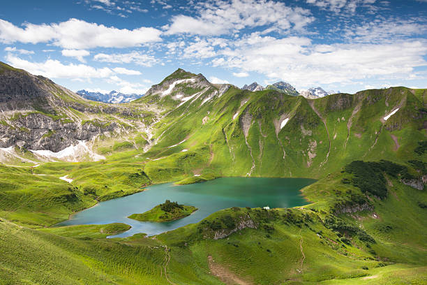 alpin lake schreeksee in bayern, allgäuer alpen, deutschland - allgau field landscape bavaria stock-fotos und bilder