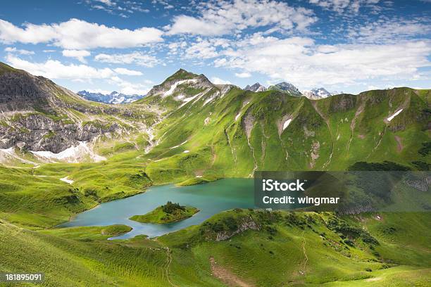 Lago Alpin Schreeksee Na Baviera Alpes Do Allgäu Alemanha - Fotografias de stock e mais imagens de Alpes Europeus