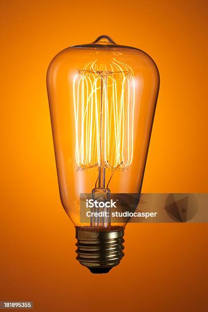電球 - 電球のストックフォトや画像を多数ご用意 - 電球, 電球のフィラメント, オレンジ色