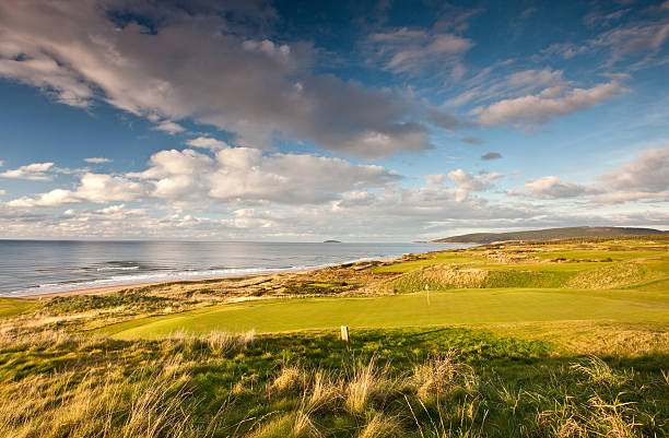 istock Beautiful Links Golf Course by the Sea 181895614
