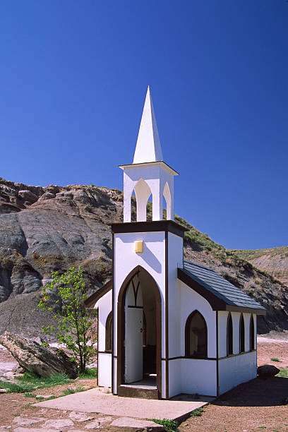 mały church - steeple outdoors vertical alberta zdjęcia i obrazy z banku zdjęć