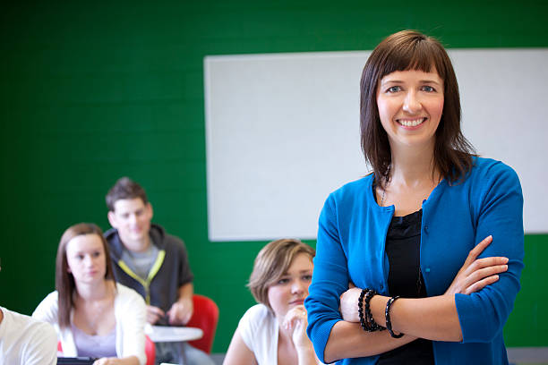 고교 교사 및 학생 - interactive whiteboard teacher high school student education 뉴스 사진 이미지