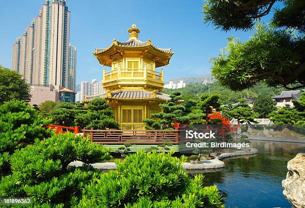 Foto de Nan Lian Garden Pagodehong Kong e mais fotos de stock de Arranha-céu - Arranha-céu, Caminho de Jardim, China