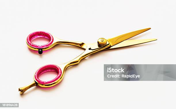 Femininen Rosa Friseurschere Mit Goldenen Blades Stockfoto und mehr Bilder von Friseurschere - Friseurschere, Gold - Edelmetall, Goldfarbig