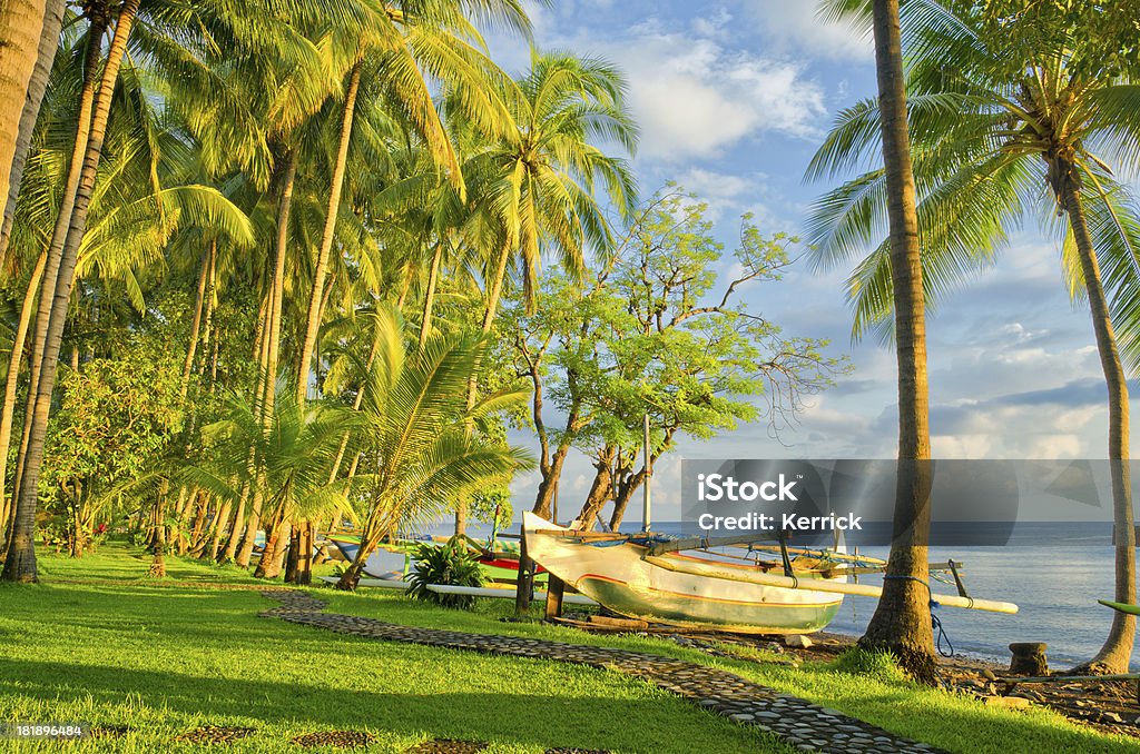 Strand in Bali Indonesien mit Jukung - Lizenzfrei Asien Stock-Foto
