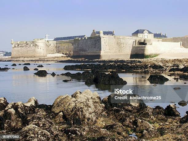 Port Louis Foto de stock y más banco de imágenes de Morbihan - Morbihan, Aire libre, Aldea