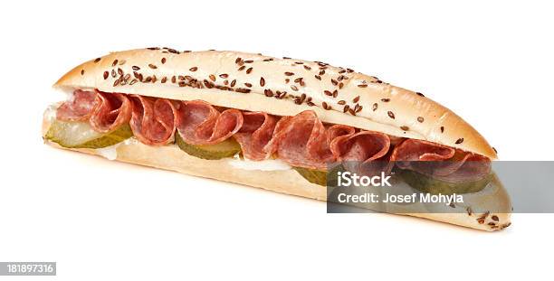 Photo libre de droit de Sandwich Avec Salami banque d'images et plus d'images libres de droit de Aliment - Aliment, Aliments et boissons, Baguette de pain