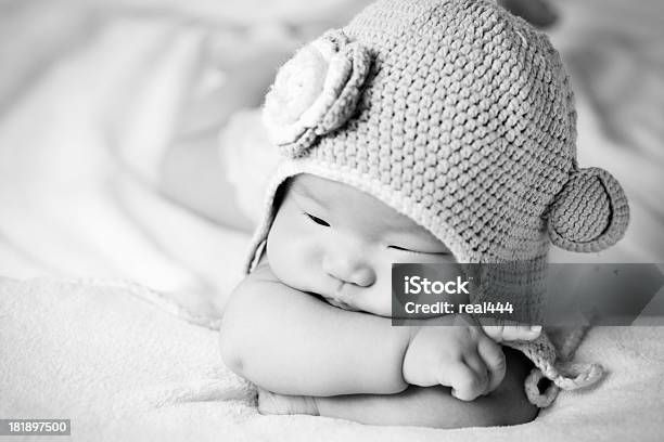 かわいいアジアの赤ちゃん - 1人のストックフォトや画像を多数ご用意 - 1人, 1歳未満, くつろぐ