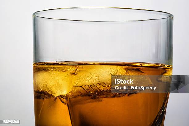 Whiskey Mit Ice Cubes Stockfoto und mehr Bilder von Alkoholisches Getränk - Alkoholisches Getränk, Braun, Einzelner Gegenstand