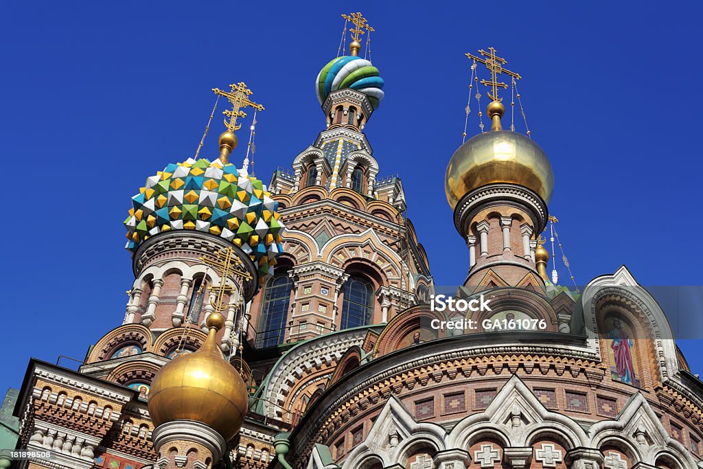 Golden Croci della Cattedrale ortodossa di Sankt-Petersburg - Foto stock royalty-free di Ambientazione esterna