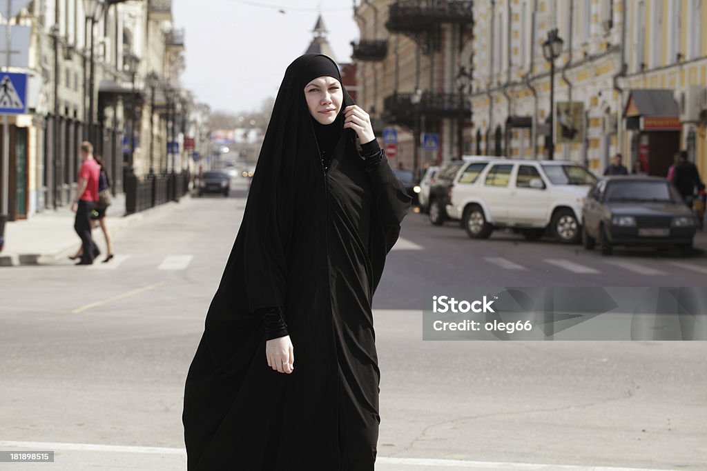 Jeune femme en vêtements de musulman - Photo de 20-24 ans libre de droits