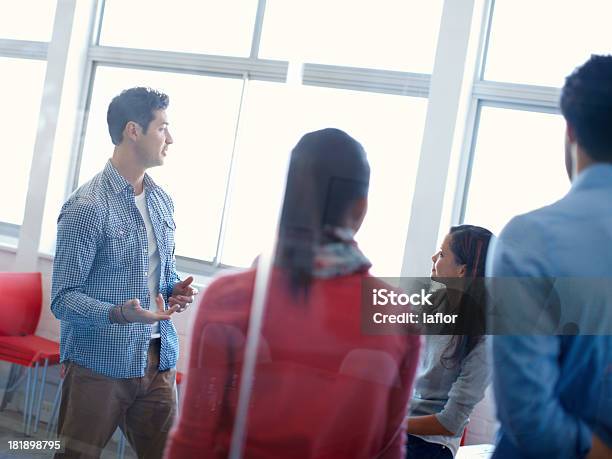 Asegurarse De Que Comprenden Foto de stock y más banco de imágenes de Adulto - Adulto, Adulto joven, Asociación