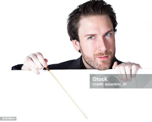 Hombre De Negocios Usando Gris Traje Sobre Un Fondo Blanco Foto de stock y más banco de imágenes de 30-39 años