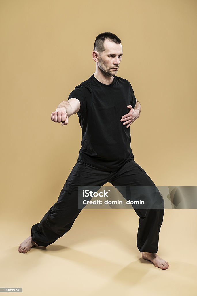 Homem maduro prática de Tai Chi, Fotografia de estúdio, isolado - Royalty-free 40-44 anos Foto de stock