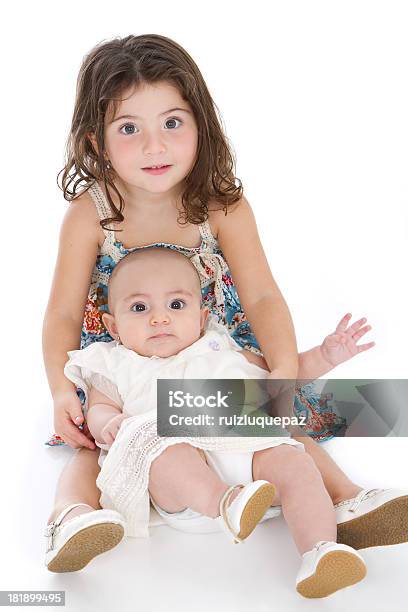 Süße Sisters Porträt Stockfoto und mehr Bilder von 0-11 Monate - 0-11 Monate, 2-3 Jahre, 2-5 Monate