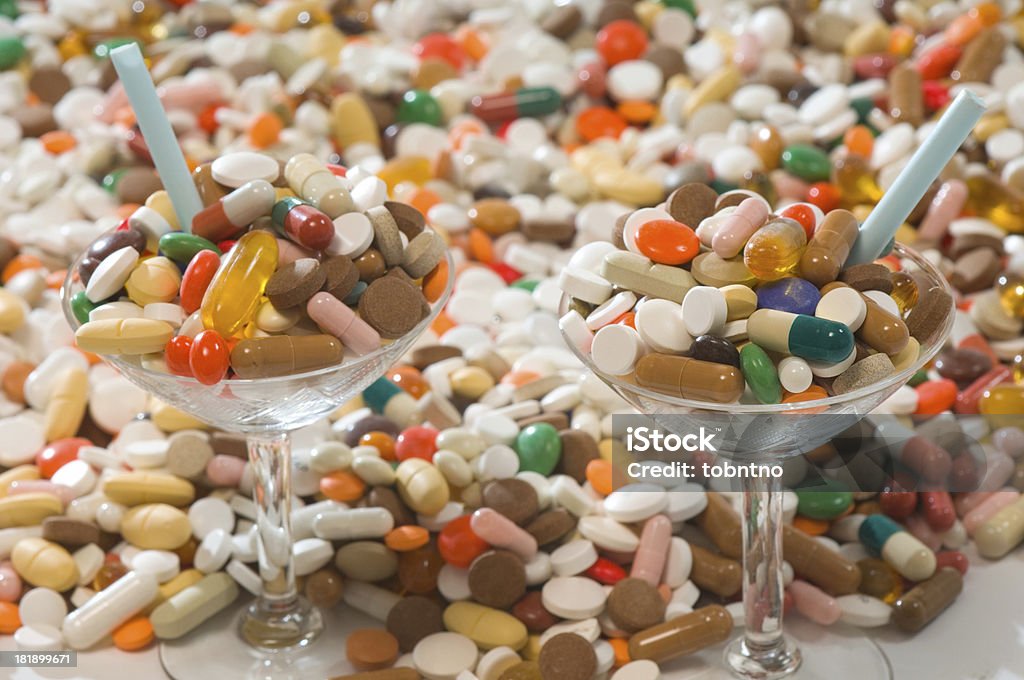 Fármaco cócteles/w mar de pastillas - Foto de stock de Accidentes y desastres libre de derechos