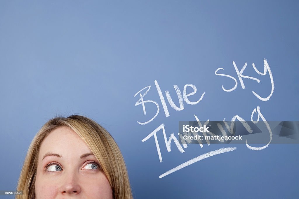 Céu azul pensando - Foto de stock de Adulto royalty-free
