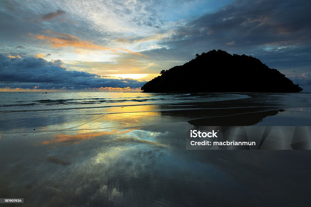 Riflessione di tramonto colori di Sabah, Borneo, Malesia - Foto stock royalty-free di Acqua