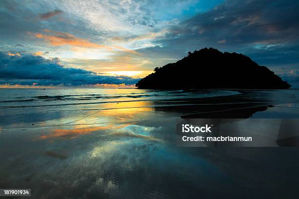 Riflessione Di Tramonto Colori Di Sabah Borneo Malesia - Fotografie stock e altre immagini di Acqua