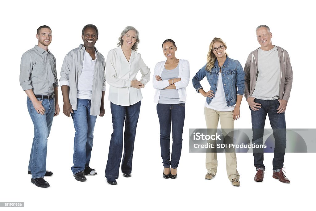 Gruppo di persone di razze diverse in piedi in fila - Foto stock royalty-free di Abbigliamento casual