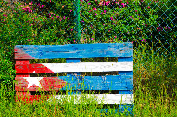 istock Cuban flag painted on wooden pallet 1819065557