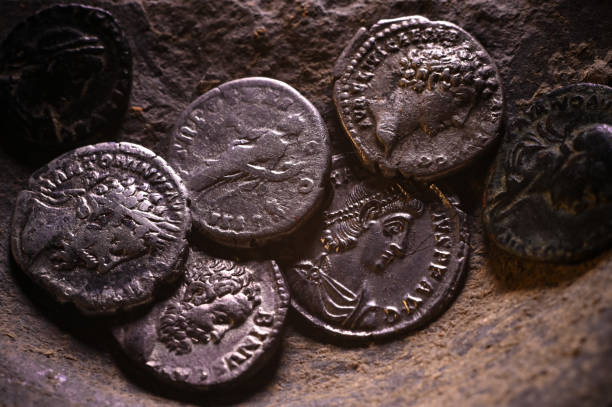 고대 로마 동전, 데나리온 - coin roman ancient rome 뉴스 사진 이미지
