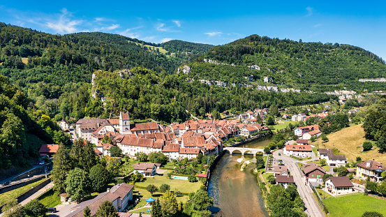 Picturesque Swiss village of Saint-Ursanne on the Doubs River, Switzerland. Village Saint-Ursanne in the district of Porrentruy in the canton of Jura, Switzerland. Saint Ursanne, Jura, Suisse