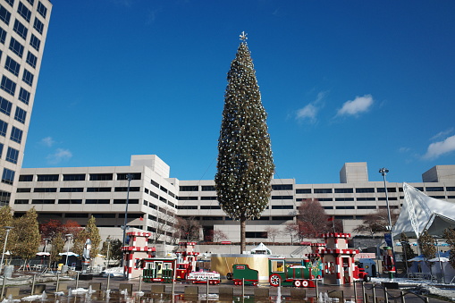 Kansas City, Missouri - November 26, 2023: Mayor's Christmas Tree at Crown Center on a snowy day in KCMO