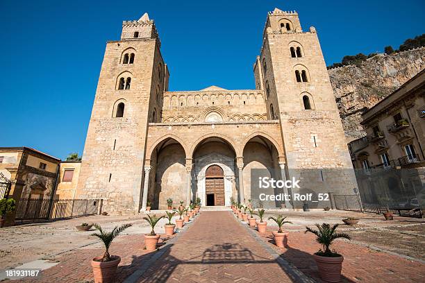 Die Mächtige Kathedrale Sizilien Stockfoto und mehr Bilder von Alt - Alt, Architektur, Außenaufnahme von Gebäuden