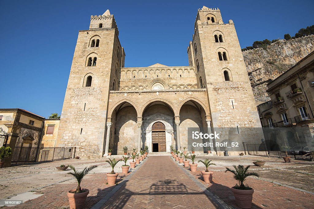 Cefalù catedral de sicilia - Foto de stock de Aire libre libre de derechos