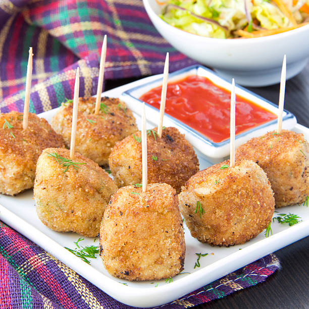 istock Fried in breadcrumbs meat balls of minced beef 181931355