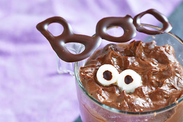 초콜릿 푸딩, 마시멜로 for 할로윈 - blood pudding 뉴스 사진 이미지