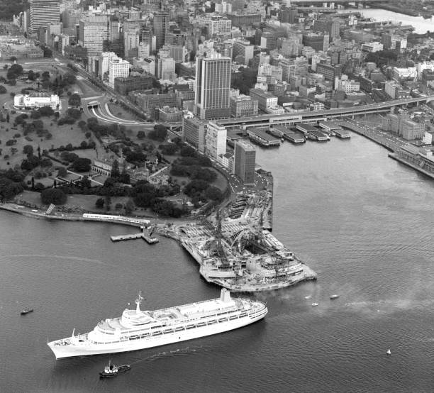 vista aérea do horizonte de sydney com opera house - circular quay - fotografias e filmes do acervo