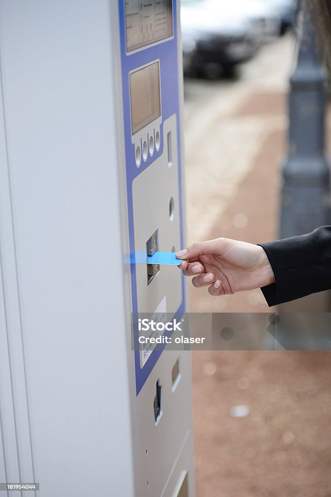 Medidor de mujer y estacionamiento sin servicio de valet - Foto de stock de Comprar libre de derechos