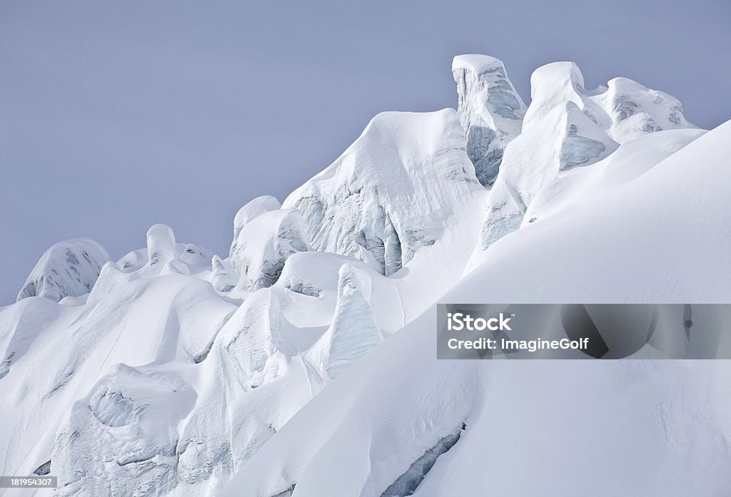 Antiguas formaciones de hielo en el glaciar - Foto de stock de Casquete glaciar libre de derechos