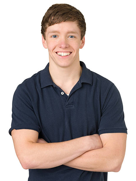 adolescente sonriente retrato, brazos cruzados - brown hair isolated on white short hair young men fotografías e imágenes de stock