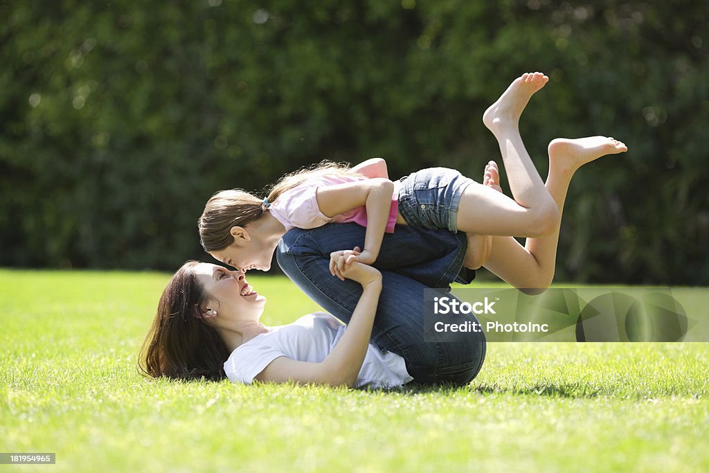 Mutter spielt mit Tochter - Lizenzfrei 35-39 Jahre Stock-Foto