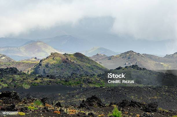 Paisagem Selvagem Kamchatka - Fotografias de stock e mais imagens de Campo de lava - Campo de lava, Encosta, Anoitecer