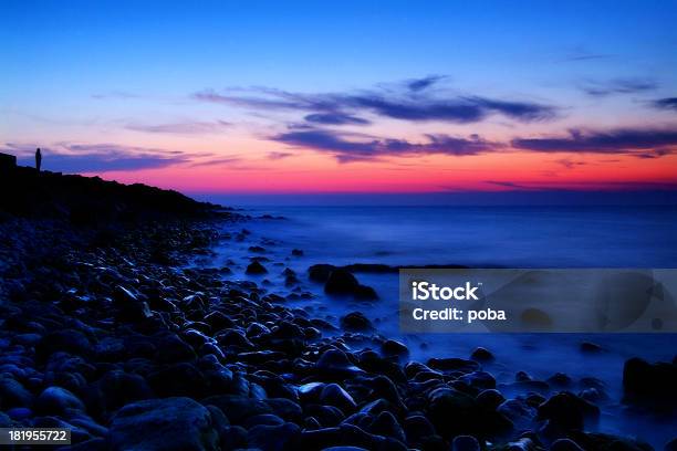 Foto de Pôrdosol e mais fotos de stock de Alambique - Equipamento industrial - Alambique - Equipamento industrial, Assistindo, Azul