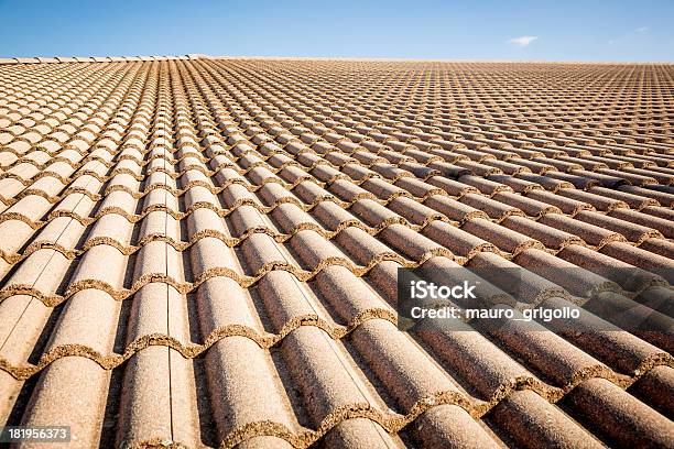 Foto de Telhas De Telhado e mais fotos de stock de Arquitetura - Arquitetura, Azulejo, Barro