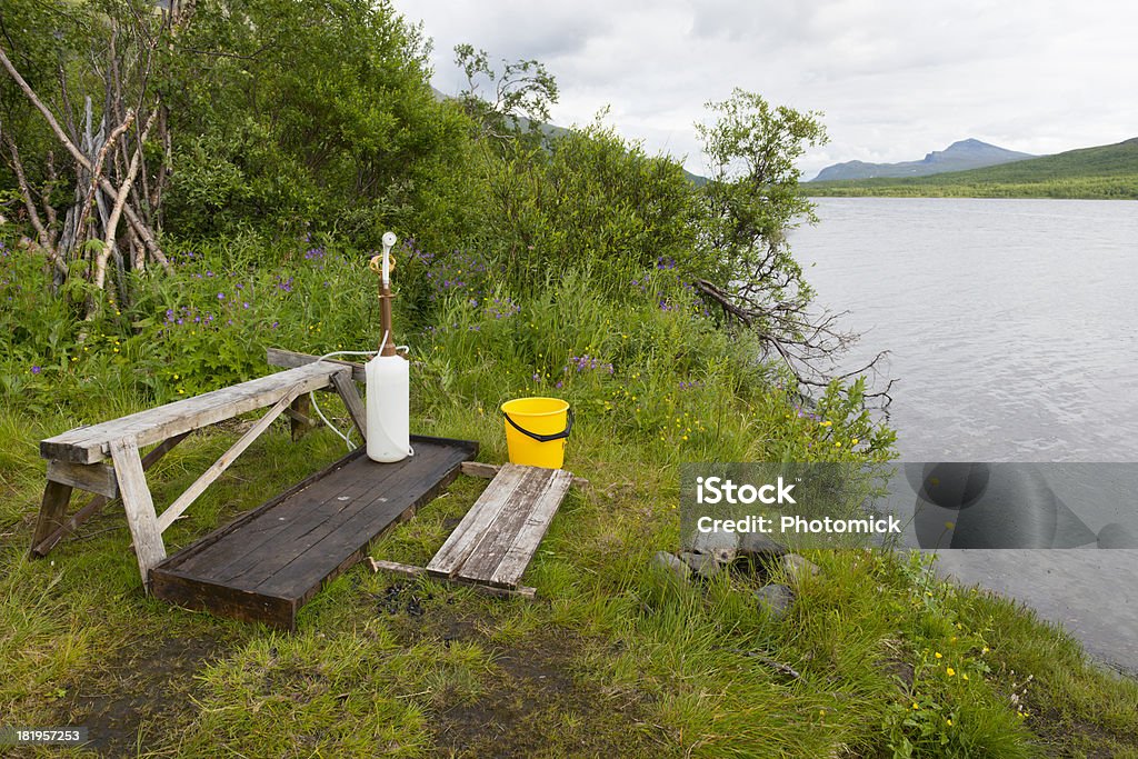 Ducha al aire libre en el parque nacional Padjelanta - Foto de stock de Aire libre libre de derechos