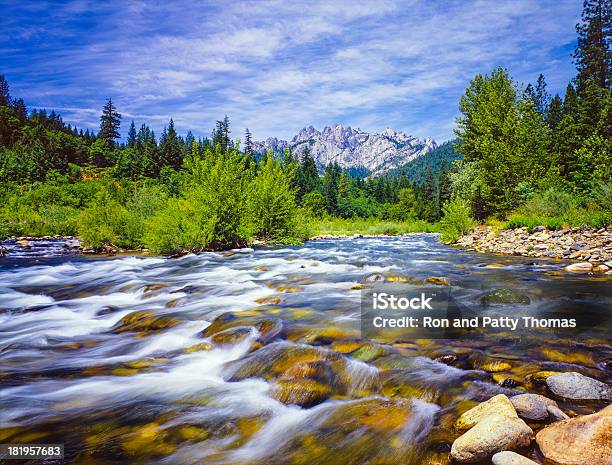 Parque Estatal De Castle Crags California Foto de stock y más banco de imágenes de Manantial - Corriente de agua - Manantial - Corriente de agua, Oeste, Primavera - Estación